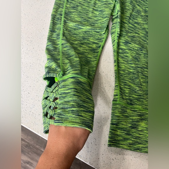 Seahawk themed Capri Leggings - Picture 3 of 6